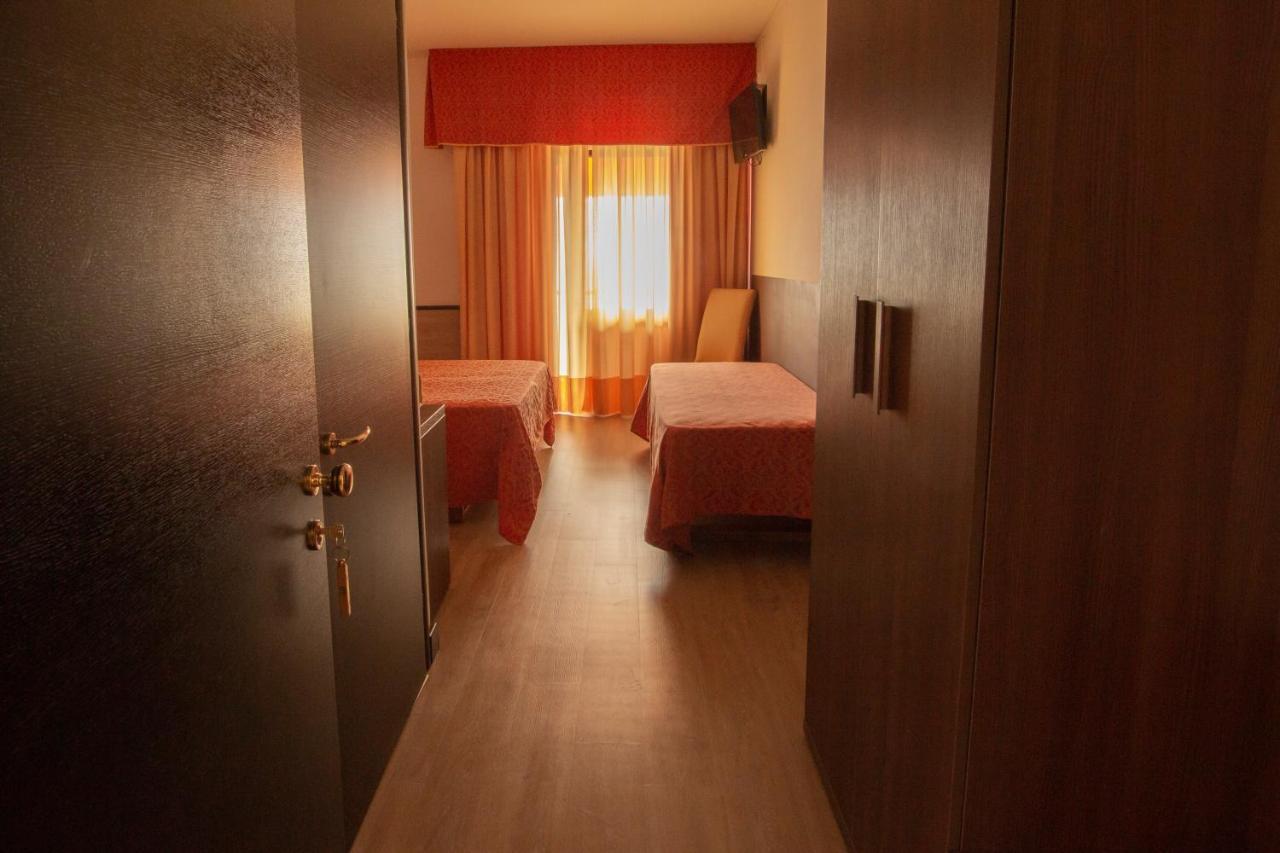 Hotel San Zeno Сан Дзено ди Монтаня Екстериор снимка