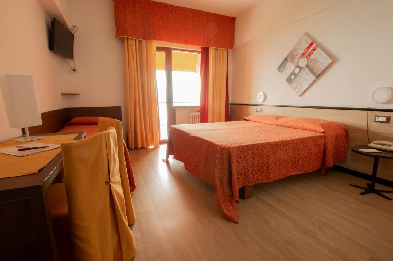 Hotel San Zeno Сан Дзено ди Монтаня Екстериор снимка