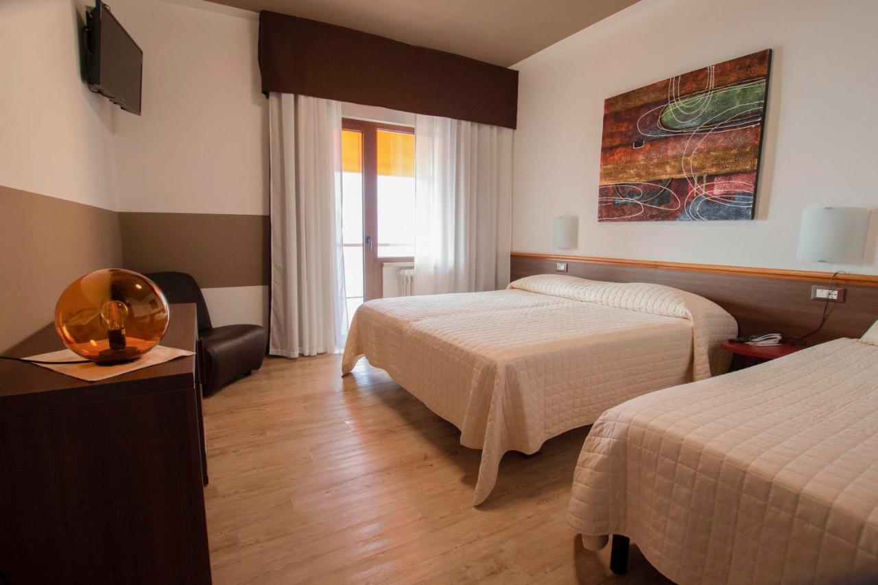 Hotel San Zeno Сан Дзено ди Монтаня Екстериор снимка