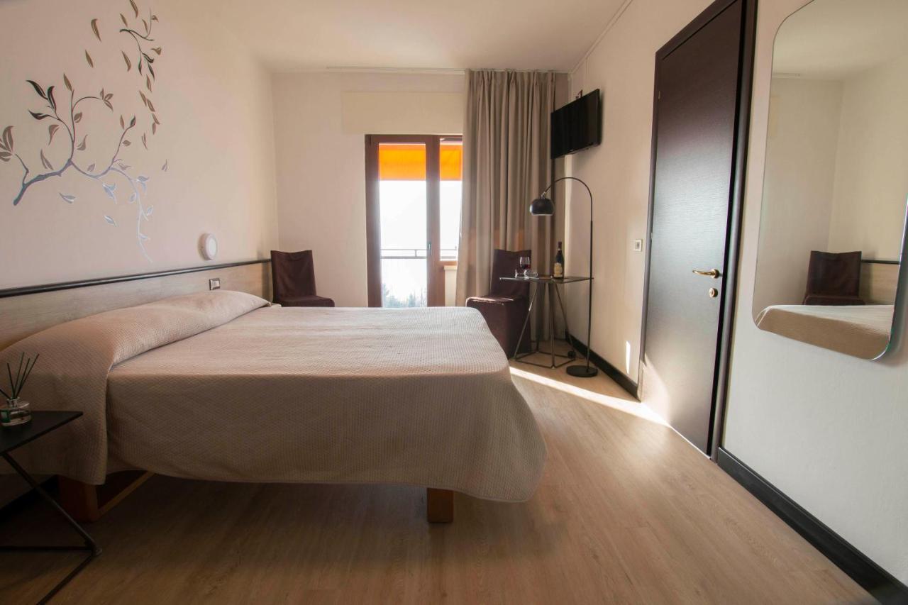 Hotel San Zeno Сан Дзено ди Монтаня Екстериор снимка