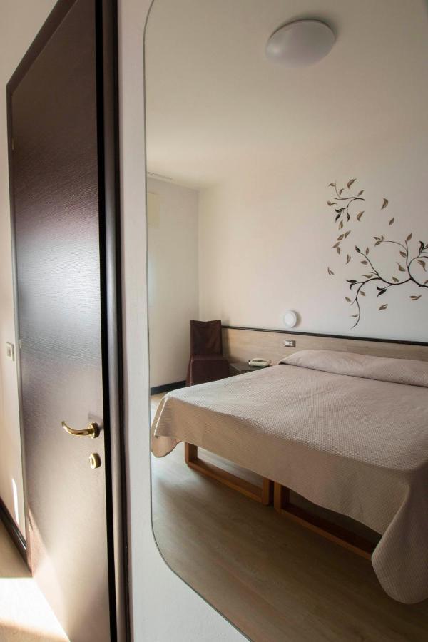 Hotel San Zeno Сан Дзено ди Монтаня Екстериор снимка