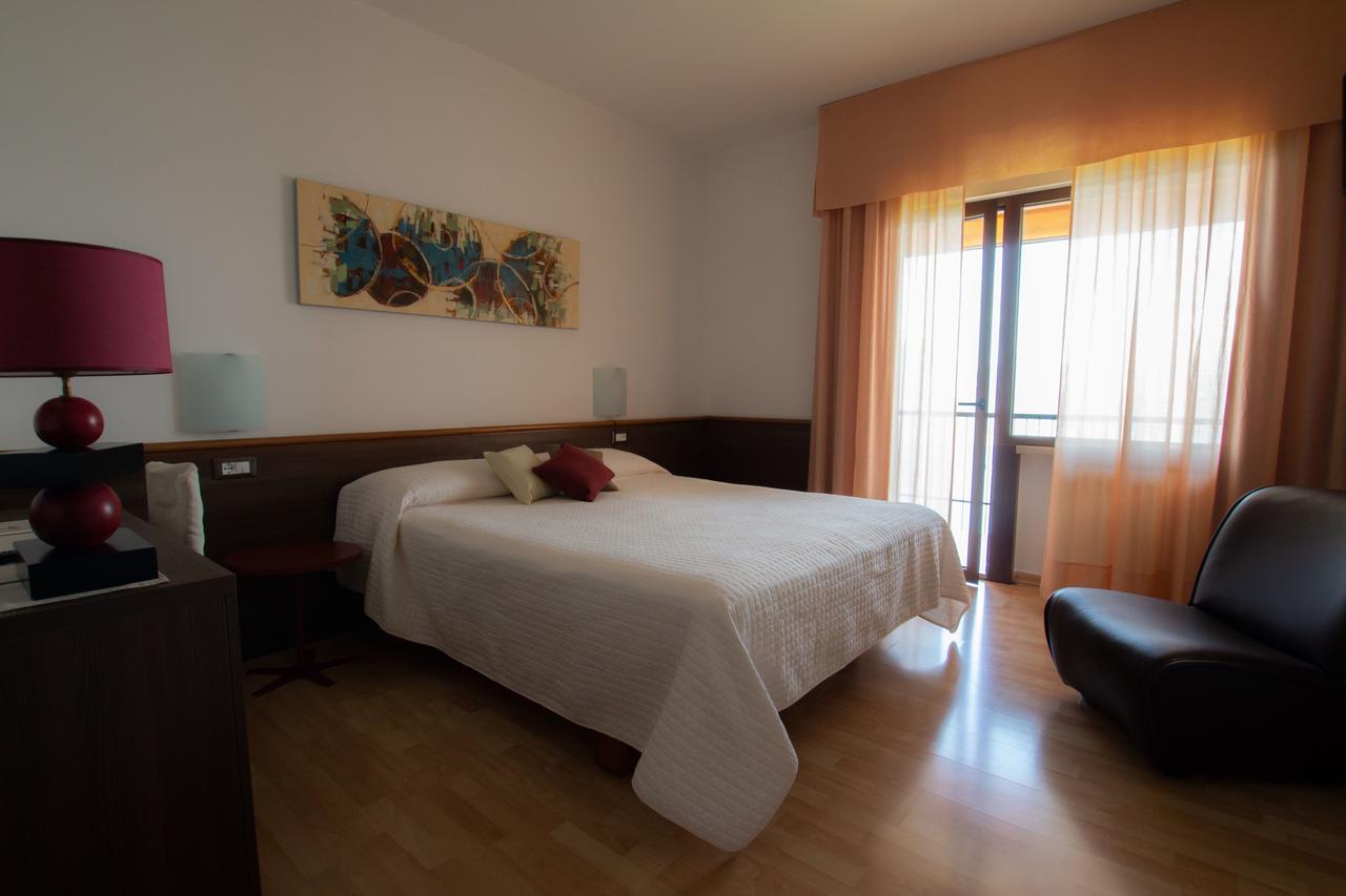 Hotel San Zeno Сан Дзено ди Монтаня Екстериор снимка