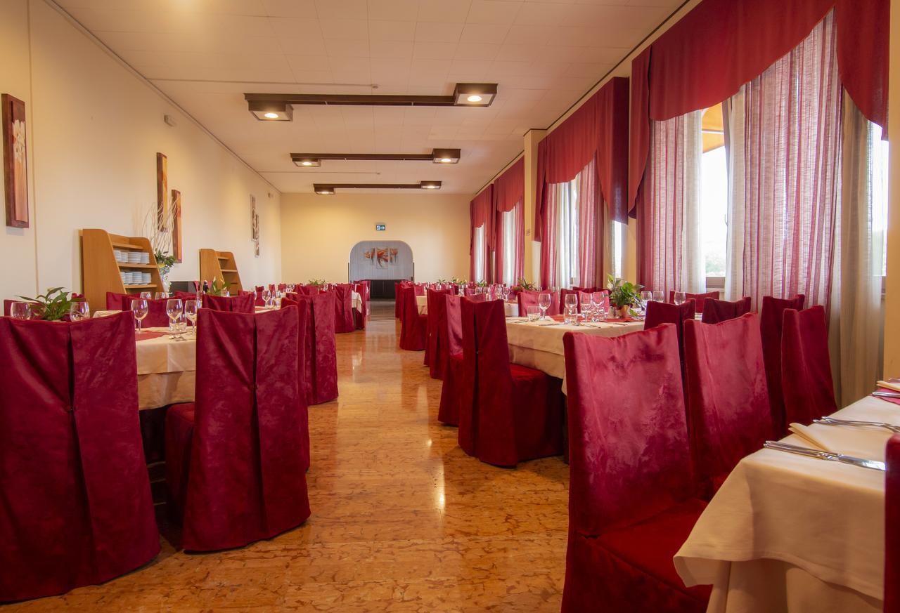 Hotel San Zeno Сан Дзено ди Монтаня Екстериор снимка