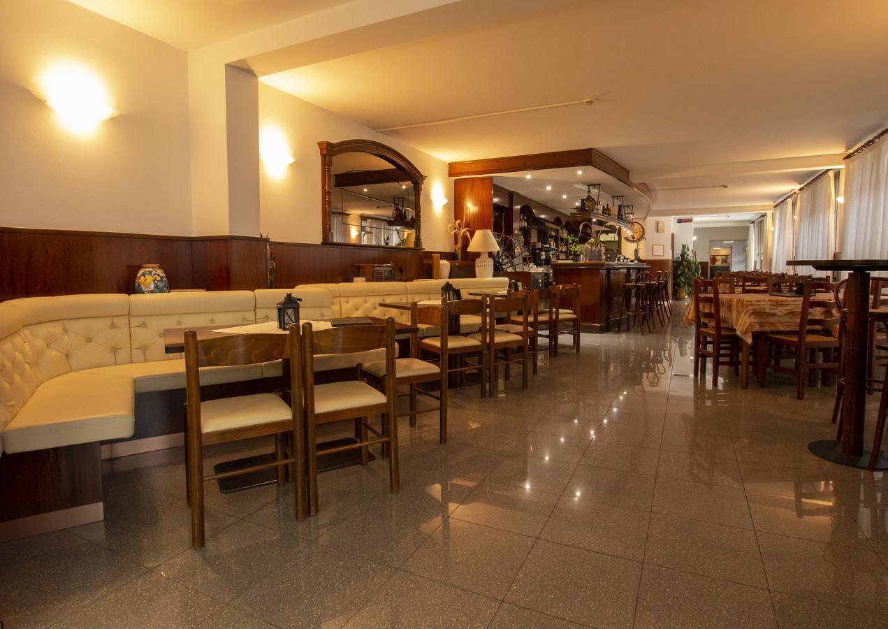 Hotel San Zeno Сан Дзено ди Монтаня Екстериор снимка